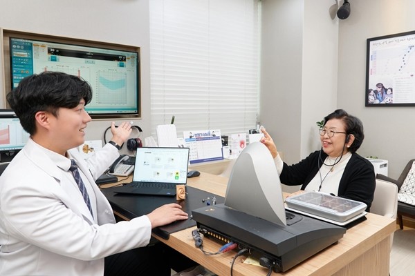 포낙보청기 신도림센터, 인공지능 보청기 소음하 피팅 청음행사 진행